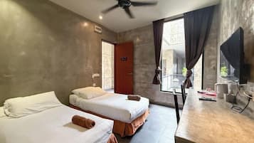 Standard Twin Room | Iron/ironing board