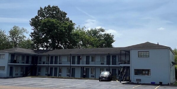 Exterior - Railroad Inn (Amory)