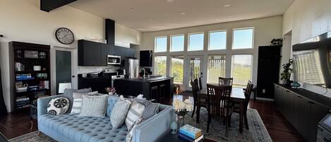 Älytelevisio, kirjoja, stereot