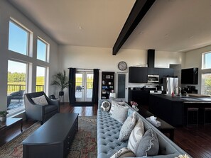 Älytelevisio, kirjoja, stereot