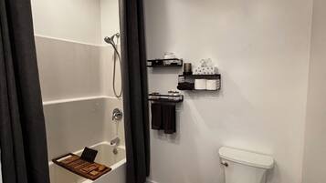 Dusche, Handtücher, Seife, Shampoo