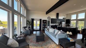 Älytelevisio, kirjoja, stereot