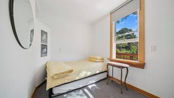 2 bedrooms, WiFi, bed sheets