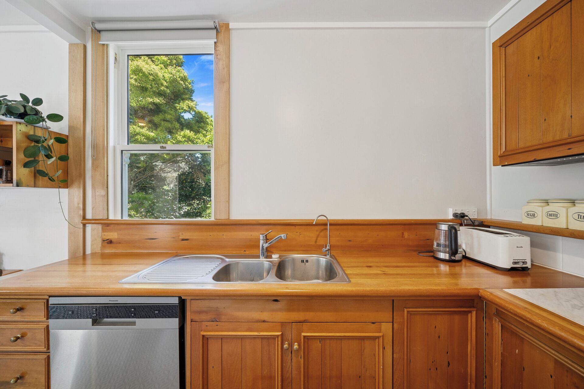 Fridge, microwave, dishwasher, toaster