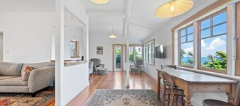 Ocean Breeze Cottage - Paekakariki Holiday Home