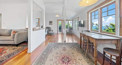 Ocean Breeze Cottage - Paekakariki Holiday Home