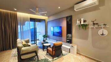 Televisión y chimenea