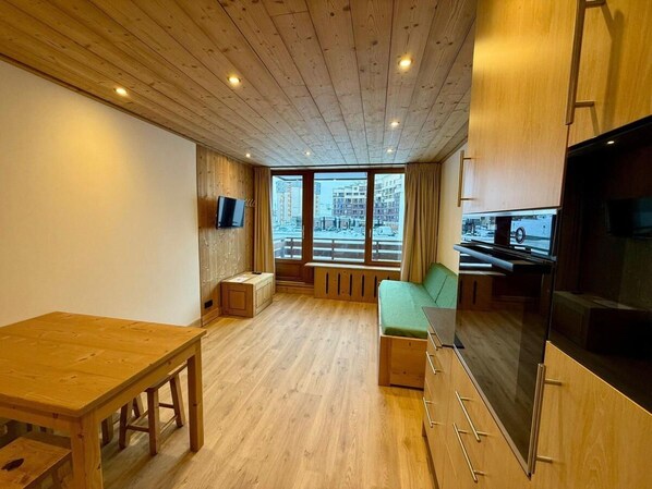 Interior - 100m from resort center, 2nd floor, balcony, tv, 25m², Tignes (Tignes)