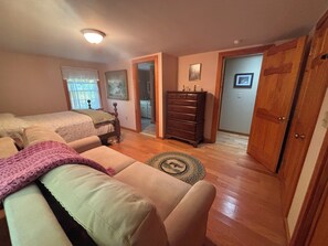 3 bedrooms, WiFi, bed sheets, wheelchair access