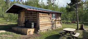 Dry Cabin on the Edge of Wyoming & Colorado- Pine Springs Cabins- Trapper Cabin