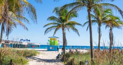 3-bedroom house in phenomenal Pompano Beach with nice relaxing pool with gazebo