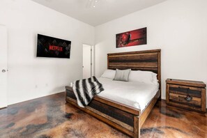 5 bedrooms, desk, iron/ironing board, travel cot