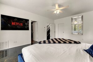 5 bedrooms, desk, iron/ironing board, travel cot
