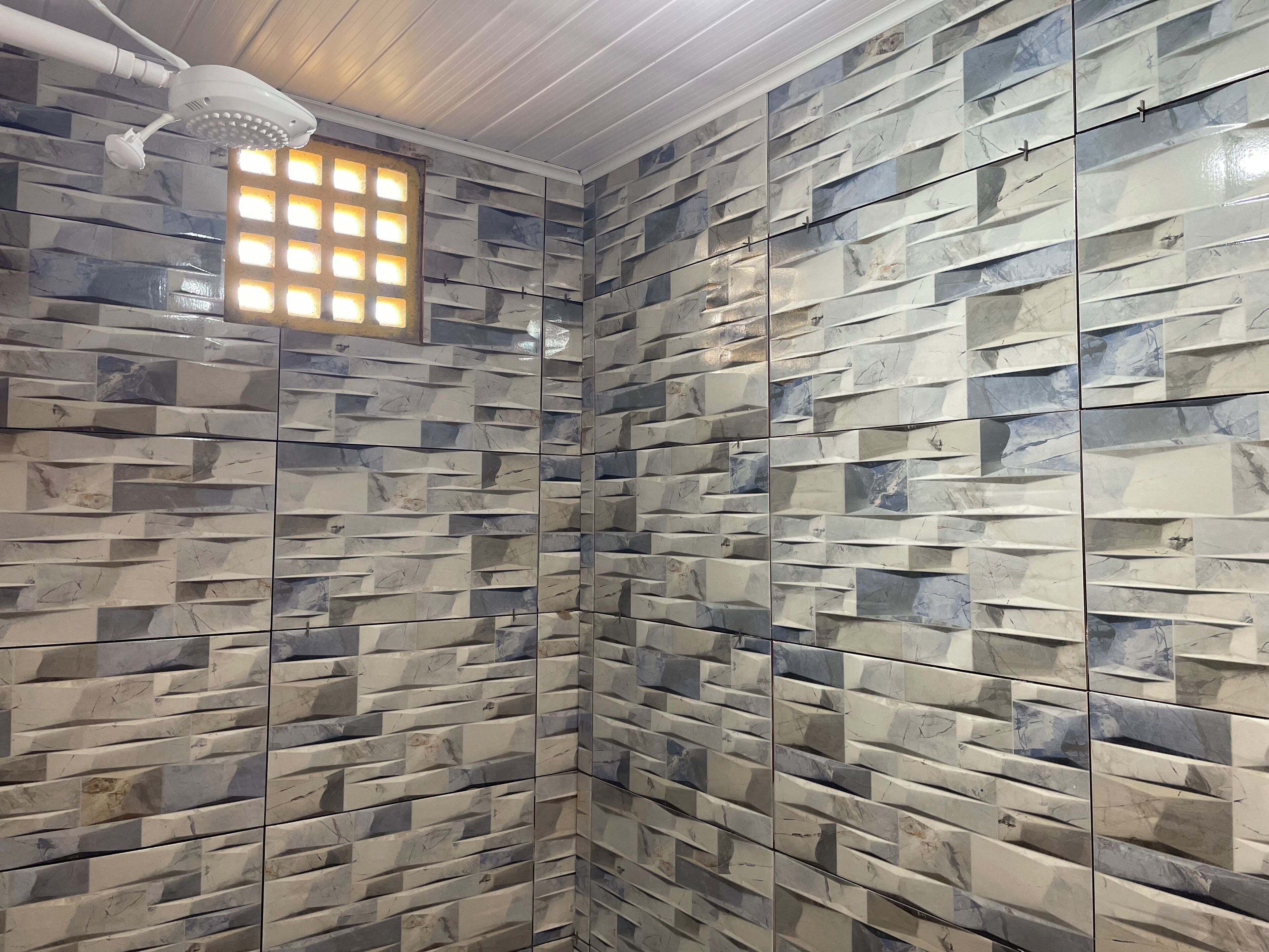 Serviettes fournies, savon, papier toilette