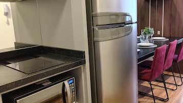 Apartment | Dapur peribadi | Peti sejuk, dapur, alat memasak/pinggan mangkuk/perkakas dapur