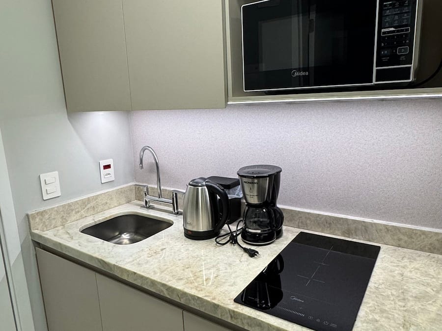 Basic Studio | Private kitchen | Fridge, stovetop, cookware/dishes/utensils