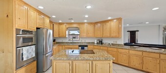 Spacious Arizona Home: Pool, Fire-Up Backyard + 5 Bedroom