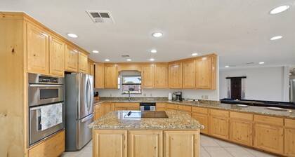 Spacious Arizona Home: Pool, Fire-Up Backyard + 5 Bedroom