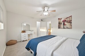 5 bedrooms, internet - Spacious Arizona Home: Pool, Fire-Up Backyard + 5 Bedroom (Litchfield Park)