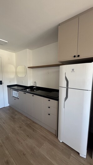 Stovetop, cookware/dishes/utensils