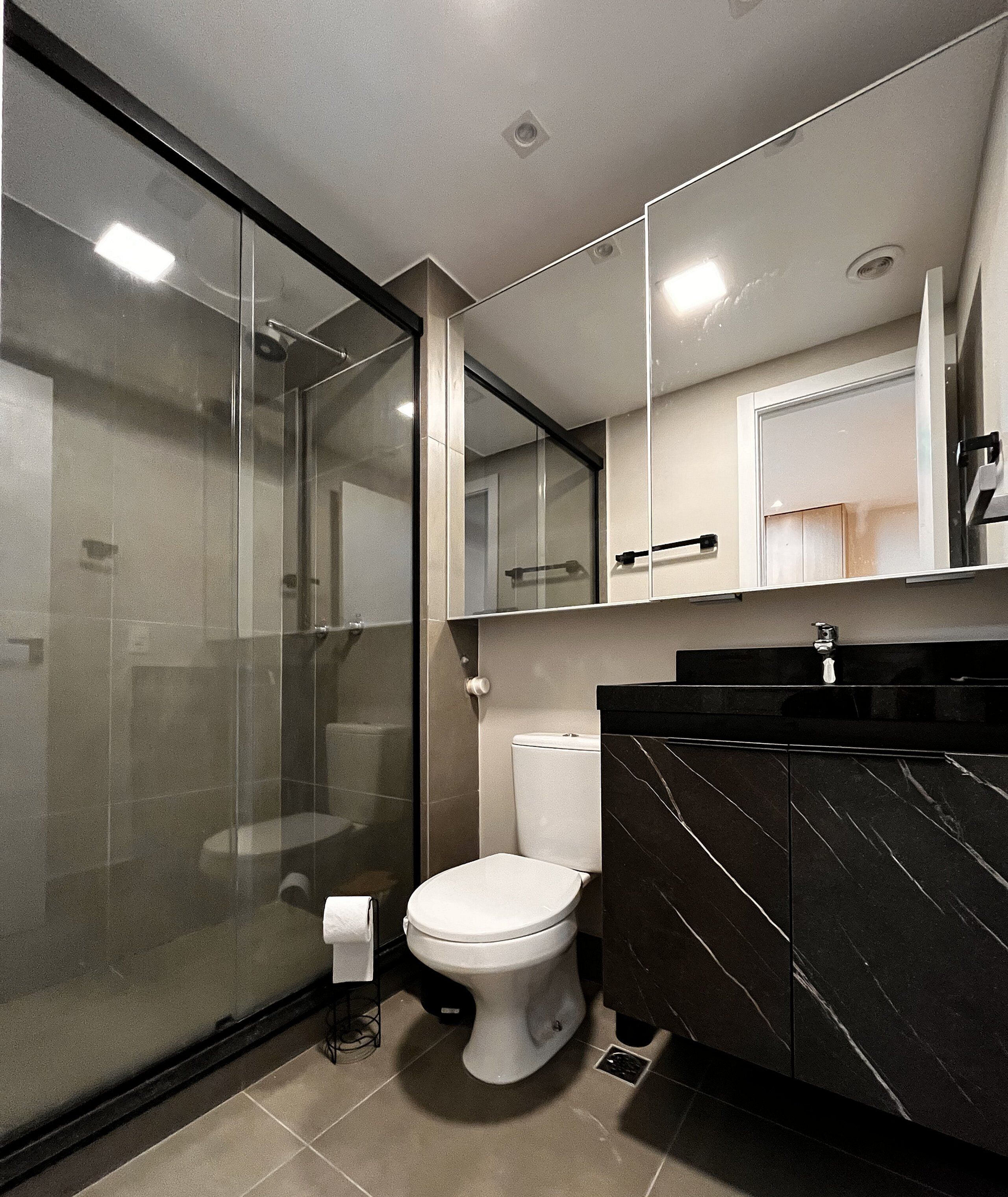 Studio | Bathroom | Shower, hair dryer, towels, toilet paper