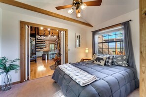 2 bedrooms, WiFi, bed sheets - The Coziest cabin close to town w incredible views (Franklin)