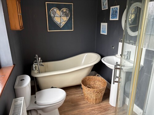 Cosy country cottage for relaxing or for peaceful work setting  with log burner