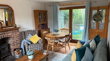 Smart TV, DVD player, books