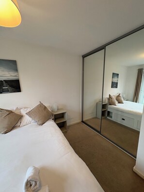 3 habitaciones, tabla de planchar con plancha y internet