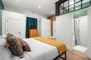 1 habitación, tabla de planchar con plancha, wifi gratis y ropa de cama 