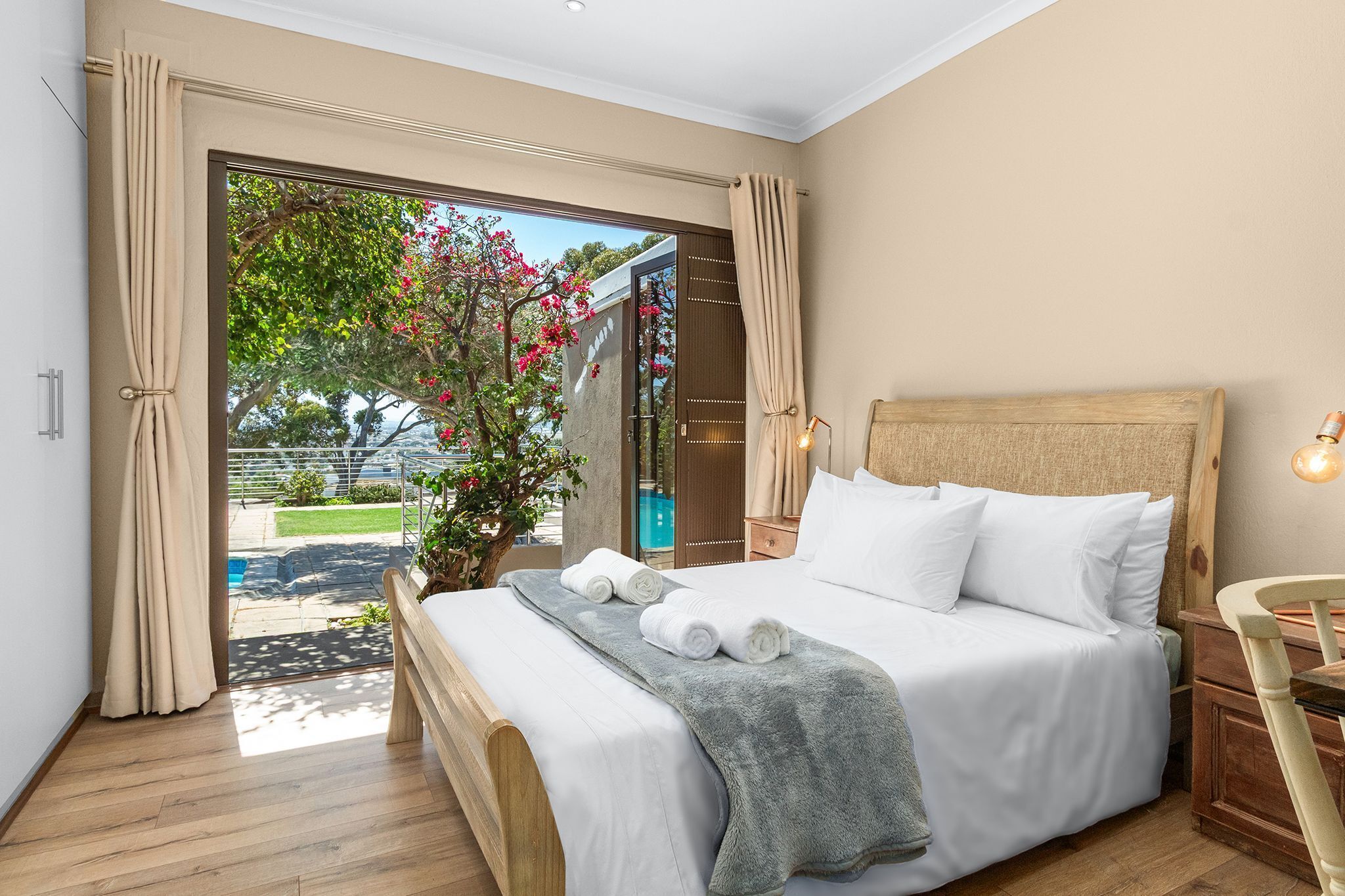 3 عدّة غرف نوم ومكتب وواي فاي مجانًا وملاءات أسرّة