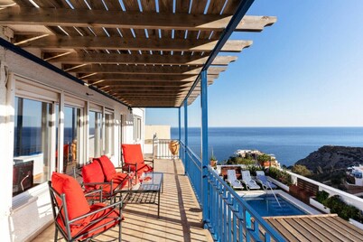 Blue House| Pool| Art| BBQ| Peace| Relax