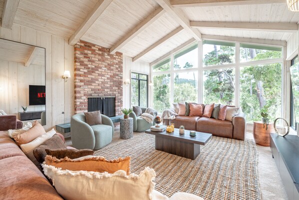 Télévision, cheminée