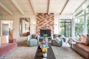 Télévision, cheminée