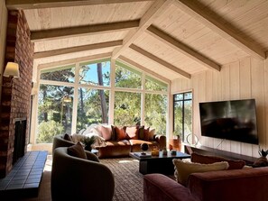 Télévision, cheminée