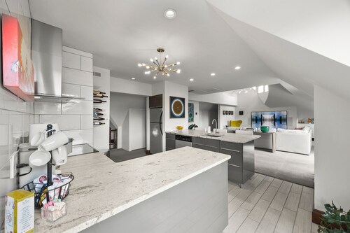 Suite in an Historic Home overlooking Goodale Park