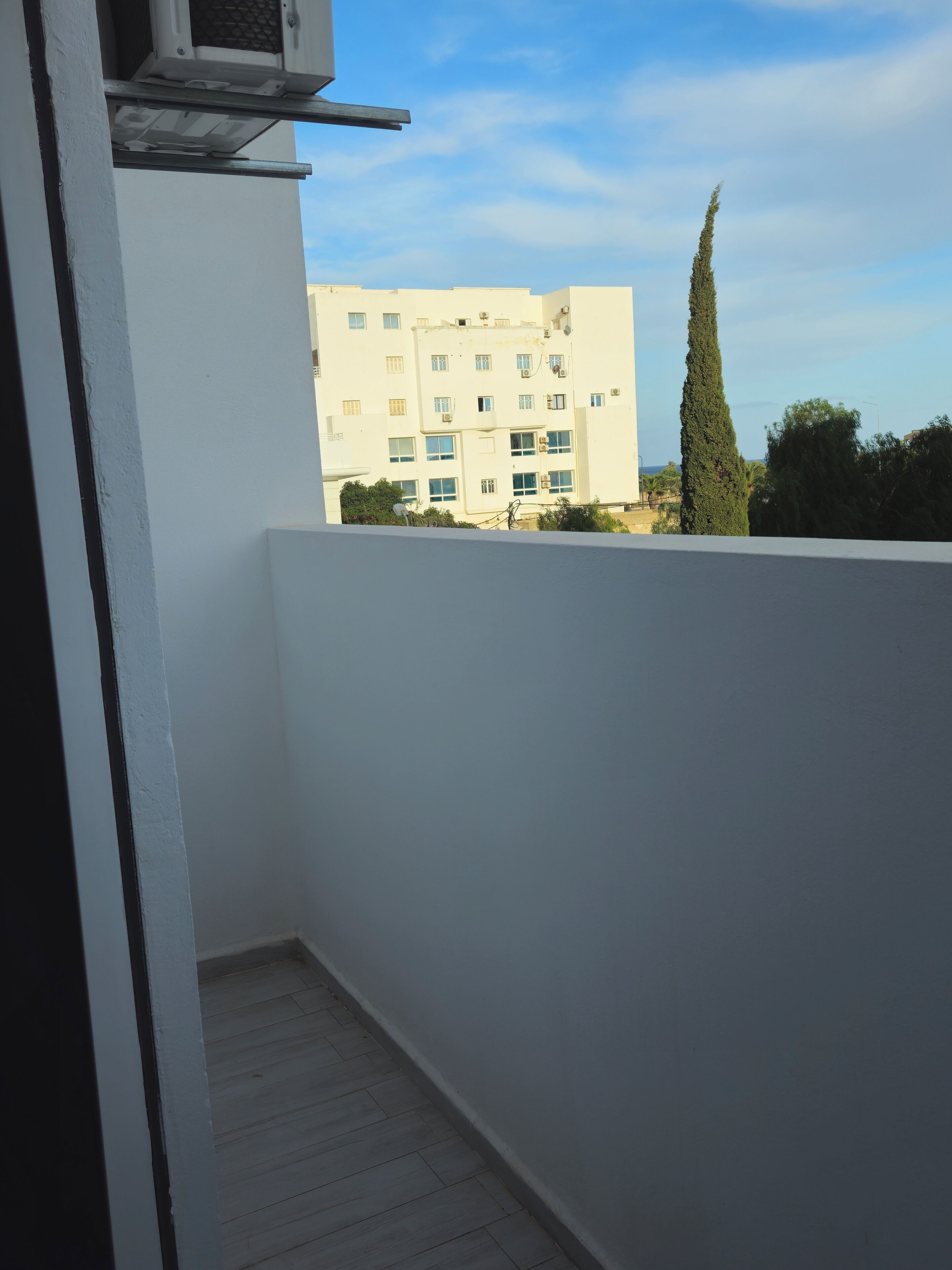 المنطقة المحيطة بالمنشأة