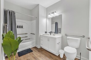 Apartment | Bathroom - Upscale 1BR Suite to Downtown Raleigh (Cary)