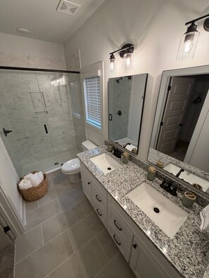 Hair dryer, towels - 4BR Auburn–Opelika Escape | Sleeps 8 | Minutes to Tiger Town (Opelika)