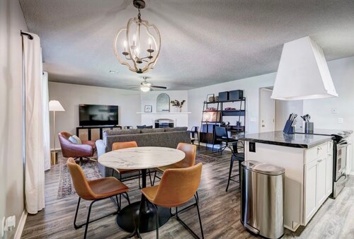 OKC Getaway! Just 20min From The Heart of OKC/Bricktown!