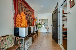 المنشأة من الداخل