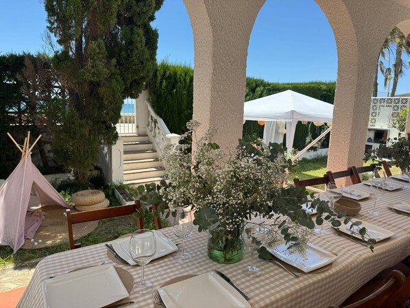Outdoor dining