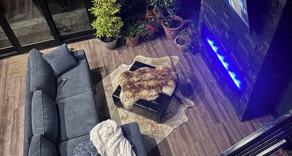 Fabulous chalet next to Christie Mountain ski area with SPA shower!