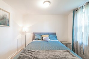 Fer et planche à repasser, accès Internet, draps fournis