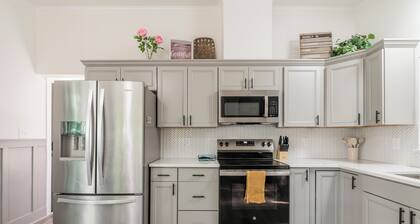 Cozy 3BR Country Retreat with Porch, & Games