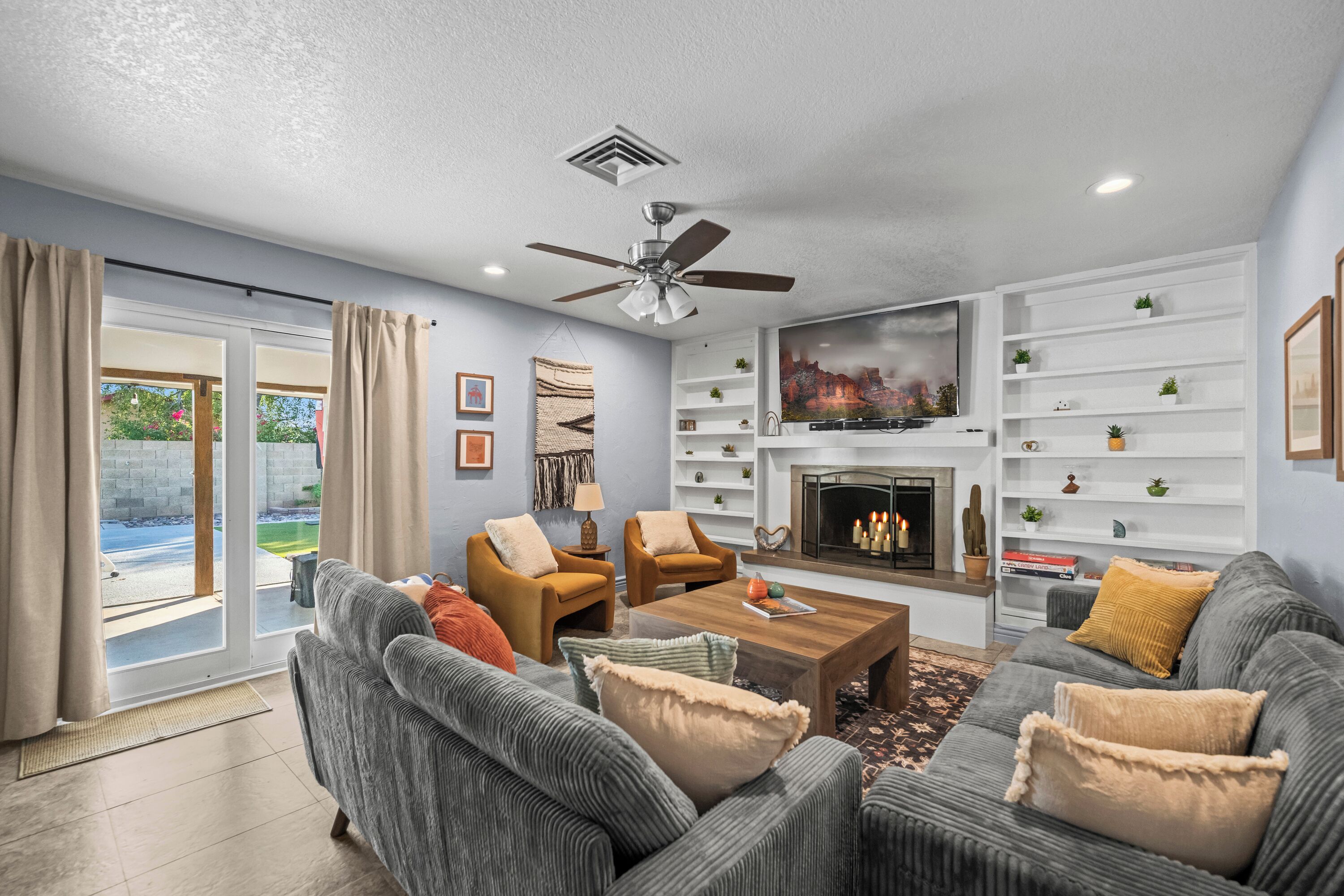 スマートテレビ、暖炉、テレビゲーム