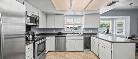 Micro-ondes, four, plaque de cuisson, lave-vaisselle