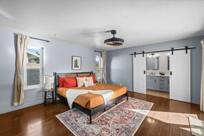 4 soverom, strykejern/-brett, reiseseng for barn og wi-fi (inkludert)