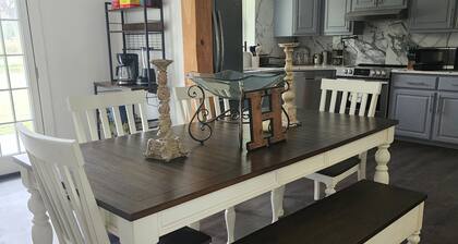 Perfect for a weekend, family gatherings, Parties, or extended stay!