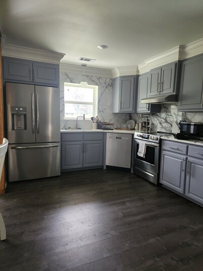 Perfect for a weekend, family gatherings, Parties, or extended stay!